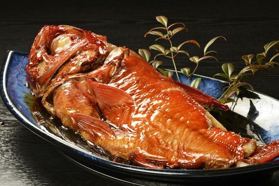 温かい料理は温かいうちに、冷たい料理は冷たいうちに提供するためには人手を惜しまないという(写真:浜の湯提供)