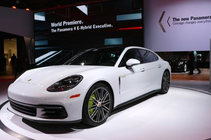 ポルシェ パナメーラ エグゼクティブ｜Porsche Panamera Executive