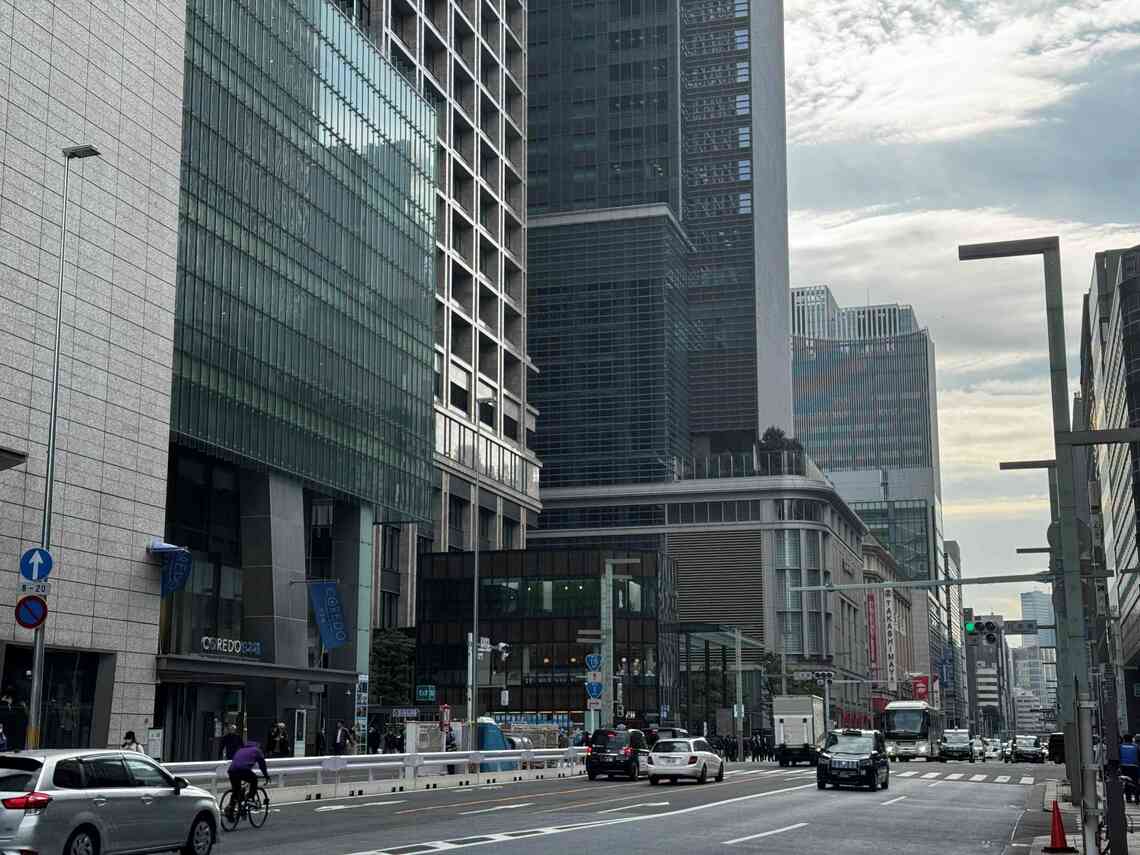 写真左の建物が東急百貨店日本橋店跡地にたったコレド日本橋。中央通り奥には日本橋高島屋が見える（写真：東洋経済編集部撮影）