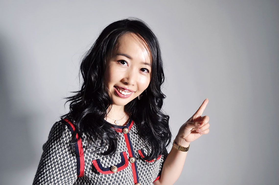 花輪陽子（はなわ・ようこ）シンガポール在住、ファイナンシャルプランナー青山学院大学国際政治経済学部卒業後、外資系の投資銀行に入社。米投資銀行リーマン・ブラザーズの破綻を引き金に起こった世界同時不況「リーマンショック」のあおりで、2009年夫婦同時失業を経験。投資銀行を退職し、猛勉強の末、ファイナンシャルプランナーに転身。15年に夫の海外転勤をきっかけにシンガポールへ。1児の母（写真：花輪氏提供）