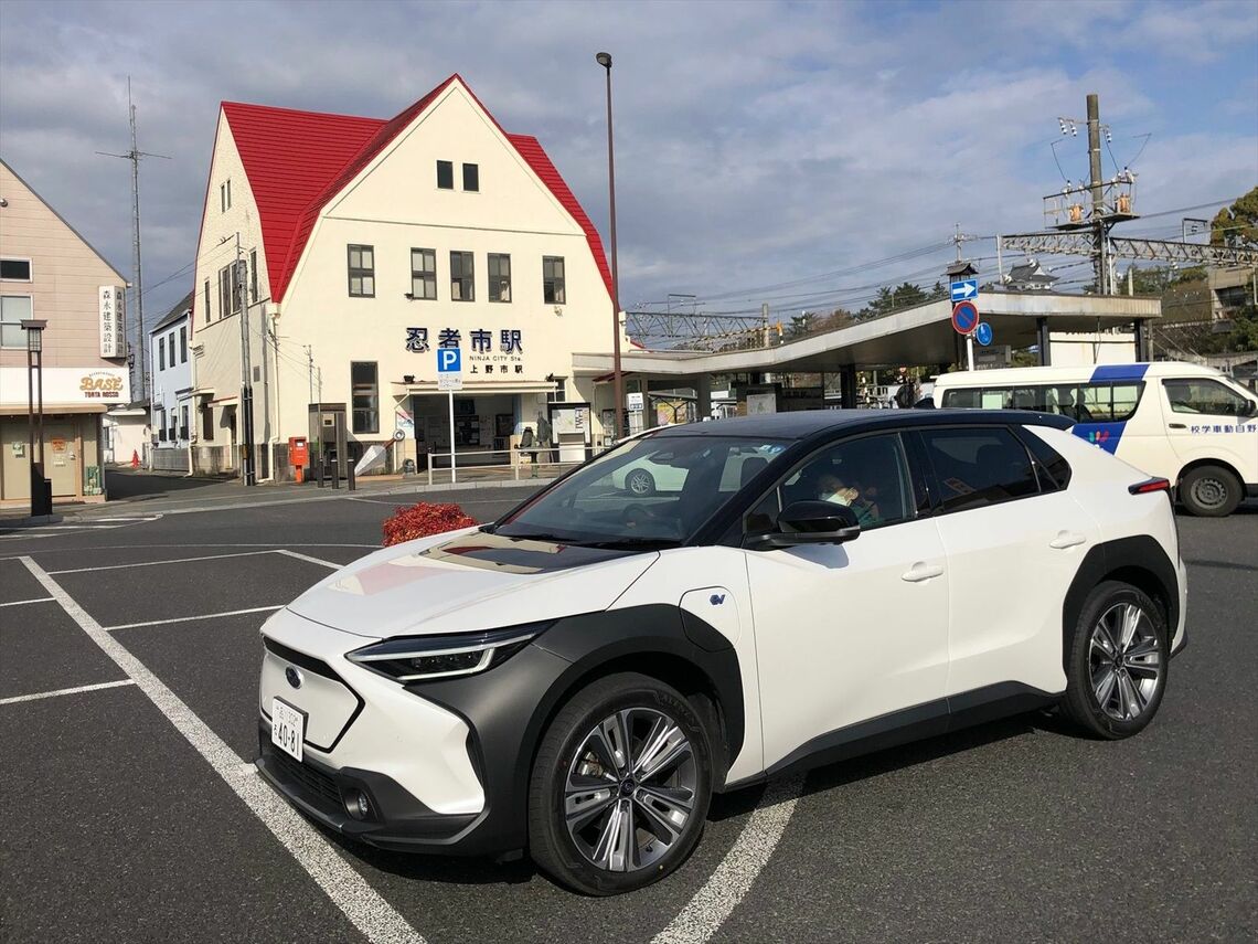 三重県伊賀鉄道伊賀線の上野市駅（愛称：忍者市駅）の駅前にて（筆者撮影）