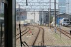 まず赤の三角コーンまで乗車して誘導。その後降車して