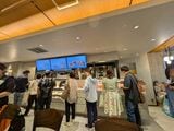 レジ前のパンコーナーの造りはリニューアル前と同じ（筆者撮影）