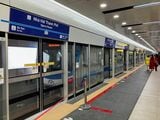 オペラハウス駅に停車する電車（筆者撮影）