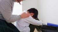 児童精神科医が解説"不登校の"対処法と具体事例