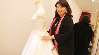 ｢光るウェディングドレス｣作る45歳女性の人生