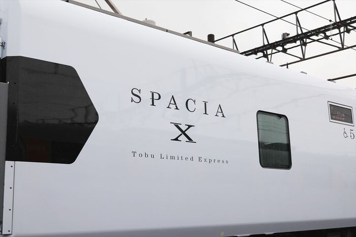 側面に入った「スペーシアX」のロゴ