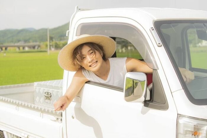 ランニングに麦わら帽子もトレードマークのひとつ