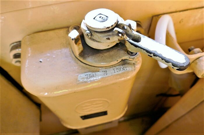 車両は750Vと1500V（小田原―箱根湯本間）の