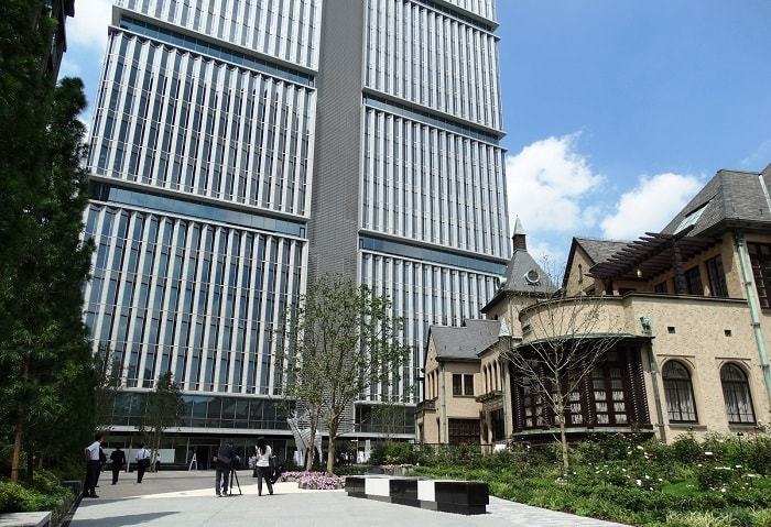 プリンスホテルの売上高は1736億円、営業利益218億円（2016年3月期）と、国内最大手。従業員数は約6000人いる。2016年7月には、赤坂プリンスホテルの跡地に建設した「東京ガーデンテラス紀尾井町」（写真）内に、ザ・プリンスギャラリー東京紀尾井町をオープンさせた （記者撮影）