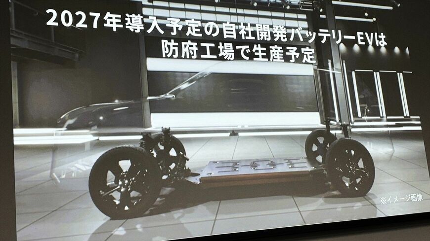 メディア向け防府工場の視察ツアーに参加。2027年に自社開発バッテリーEVの生産が予告された。