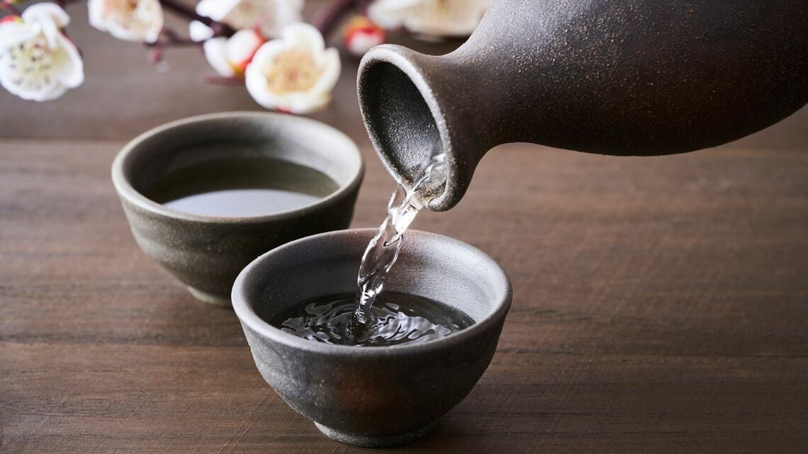 日本国内でも日本酒が再注目されつつあります（写真：sarakazu／PIXTA）