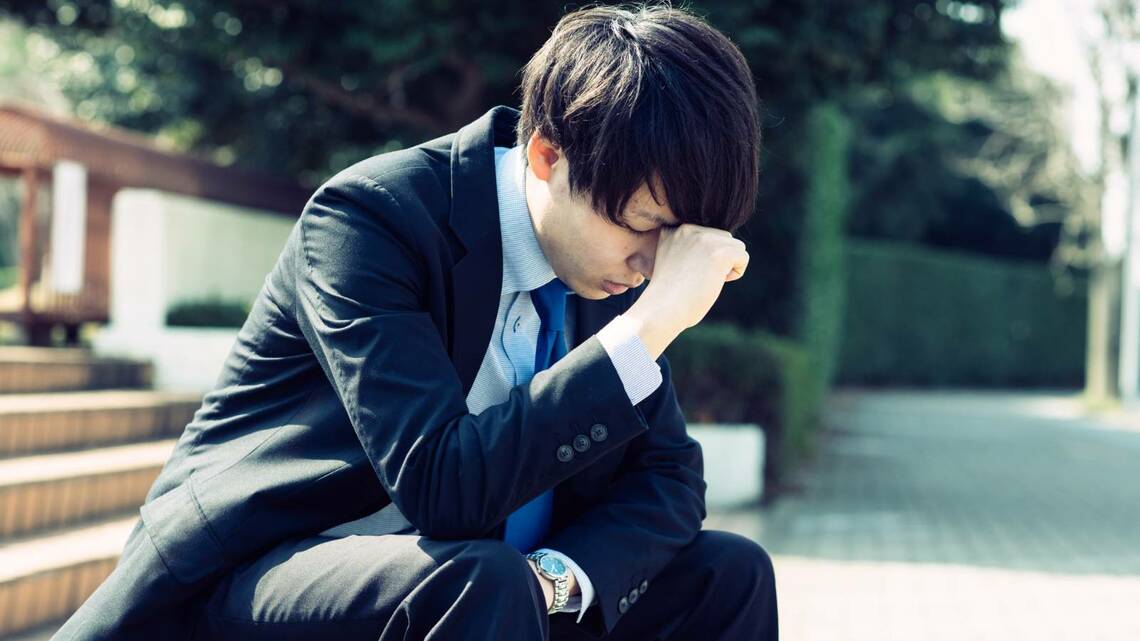 悩む就活生