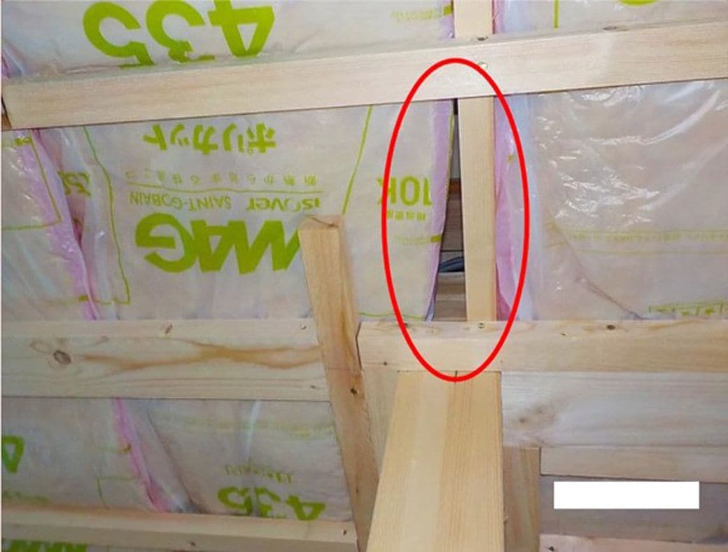断熱材に隙間ができている様子