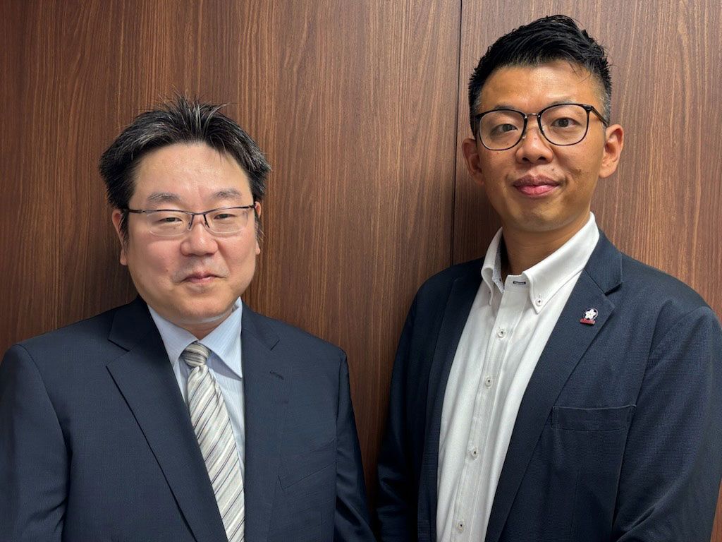昭和女子大学 アドミッション部長の松田忍氏（左）、共立女子大学 大学事務部 入試・広報課長の渡辺篤氏（右）