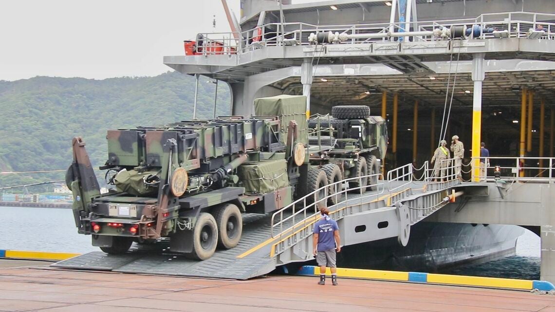 奄美大島の名瀬港に到着したアメリカ陸軍＝今年6月26日（住民撮影）