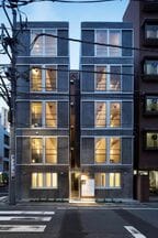 神楽坂駅徒歩6分。大きな窓が印象的