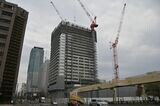 札幌駅の北東側では48階建てマンションの建設が進む=2022年4月（筆者撮影）