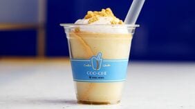 ｢カップに印刷じゃないの?｣｢カップを握りバキバキ割って食べる｣　シェイクになったヨックモック定番｢シガール｣誕生の裏側