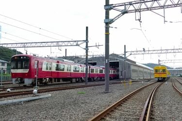 京急｢黄色い車両大集合｣､レア企画連発の背景 貸し切り仕様｢新造車両｣が