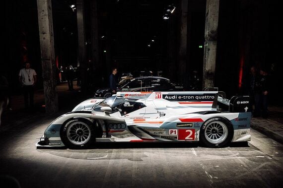 ローンチイベントの会場には、「アウトユニオンCタイプ」をはじめ、「スポーツクワトロS1」「A4 DTM」「R18 e-tron クワトロ」といったアウディのモータースポーツのヘリテージモデルが展示されていた