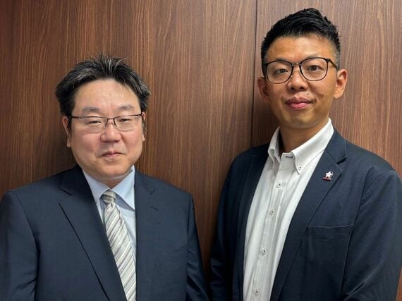 昭和女子大学 アドミッション部長の松田忍氏(左)、共立女子大学 大学事務部 入試・広報課長の渡辺篤氏(右)