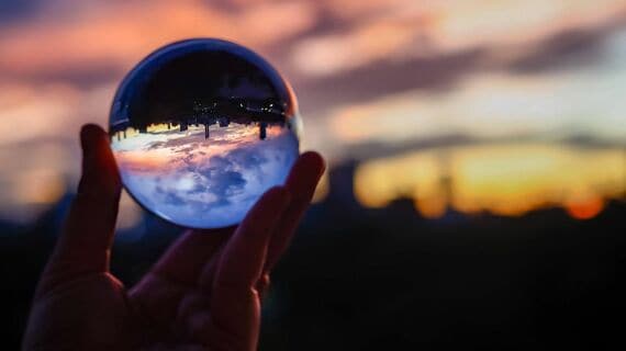 水晶玉に映った風景
