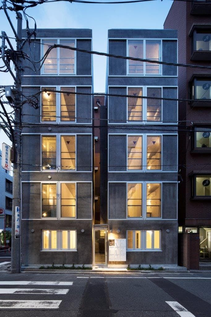 神楽坂駅徒歩6分。大きな窓が印象的