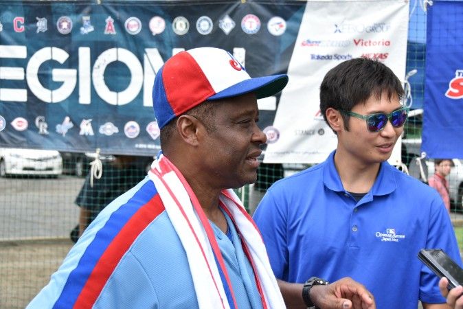 取材に応じるクロマティ監督