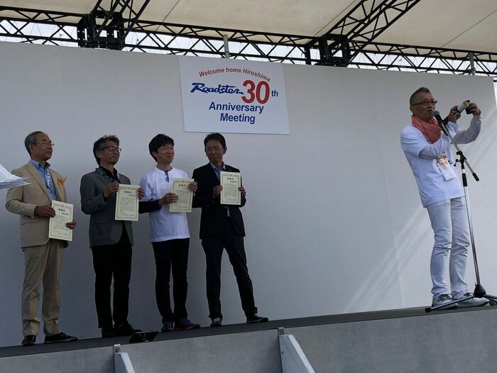 歴代のロードスター主査に、主催者から感謝状を贈呈