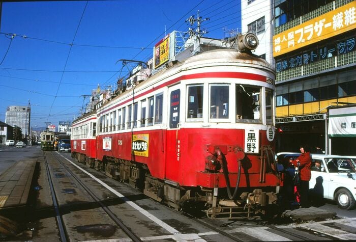 岐阜市内線を走るモ520とモ510