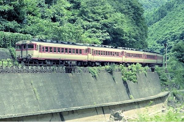 大阪ー城崎間「丹波」。全国を駆け巡ったキハ58系気動車