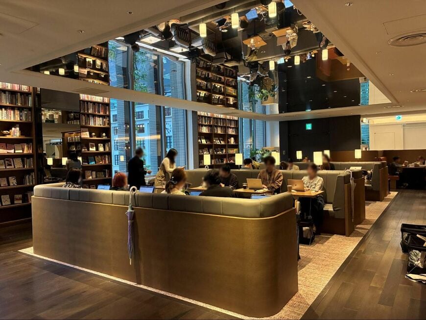 東京駅・丸ビルのSHARE LOUNGE