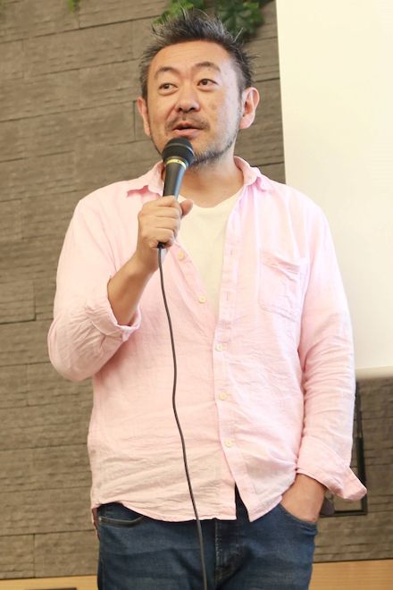 伊藤 羊一（いとう よういち）／武蔵野大学アントレプレナーシップ学部学部長。アントレプレナーシップを抱き、世界をより良いものにするために活動する次世代リーダーを育成するスペシャリスト。2021年に武蔵野大学アントレプレナーシップ学部（武蔵野EMC）を開設し学部長に就任。2023年6月にスタートアップスタジオ「Musashino Valley」をオープン。「次のステップ」に踏み出そうとするすべての人を支援する。また、Zアカデミア学長として次世代リーダー開発を行う。代表作「1分で話せ」は60万部のベストセラーに（写真：著者提供）