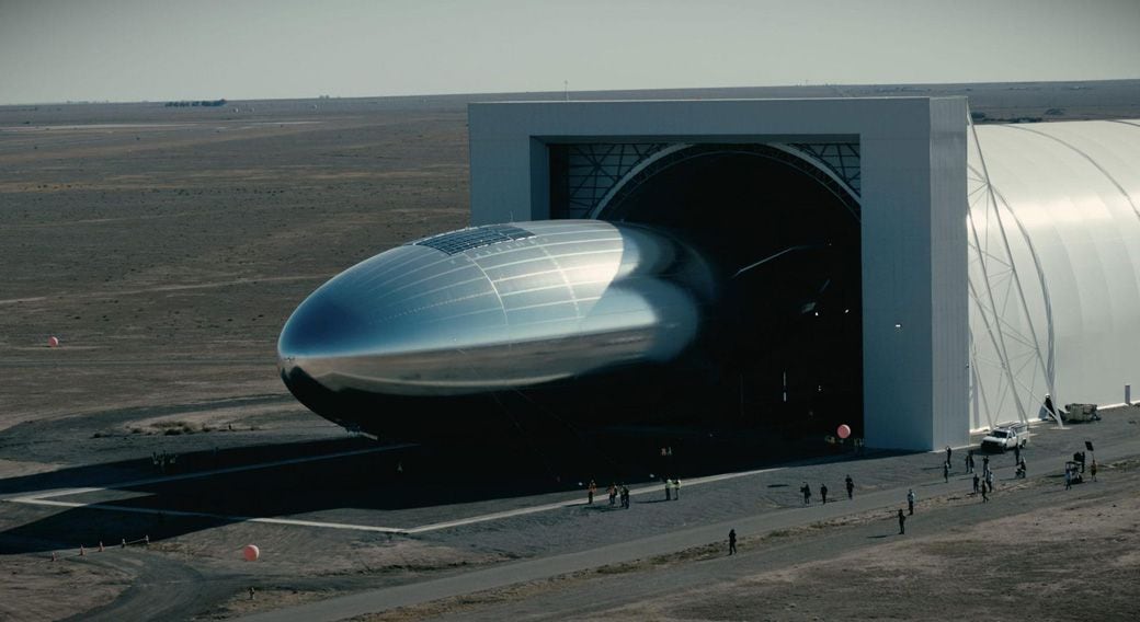 Sceye社のHAPS機体が格納庫に入る様子。同様の格納庫を国内で建設する（Sceye社提供）