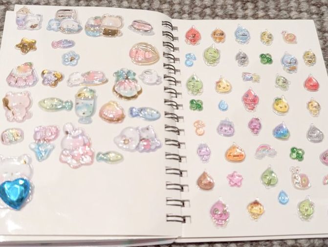 最近ではシールだけでなく、シール帳の入手難易度も高まっているらしい（写真：筆者撮影）