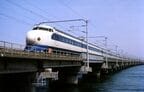 浜名湖を快走する0系新幹線