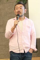 伊藤 羊一（いとう よういち）／武蔵野大学アントレプレナーシップ学部学部長。アントレプレナーシップを抱き、世界をより良いものにするために活動する次世代リーダーを育成するスペシャリスト。2021年に武蔵野大学アントレプレナーシップ学部（武蔵野EMC）を開設し学部長に就任。2023年6月にスタートアップスタジオ「Musashino Valley」をオープン。「次のステップ」に踏み出そうとするすべての人を支援する。また、Zアカデミア学長として次世代リーダー開発を行う。代表作「1分で話せ」は60万部のベストセラーに（写真：著者提供）