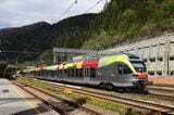 スイスのメーカー、シュタドラー製の連接車「Flirt」。近郊用として欧州各国の鉄道に導入されている車両だ（撮影：橋爪智之）