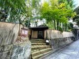 林芙美子記念館、玄関口（筆者撮影）