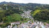 横須賀市内にはこうした谷戸が多く点在しており、高台では空き家になっている住宅も少なくない（写真：エンジョイワークス提供）