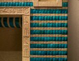 エジプトのタイルの再現品。「世界のタイル博物館」に展示されている（写真：筆者撮影）