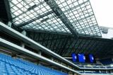 座席部分は雨で濡れないように屋根で覆われている ©GAMBAOSAKA