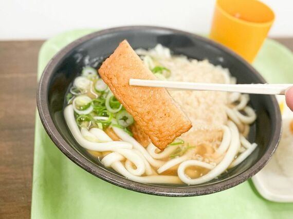 うどんに載っているさつま揚げ