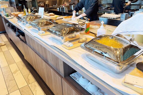 メインディッシュとパンのブース