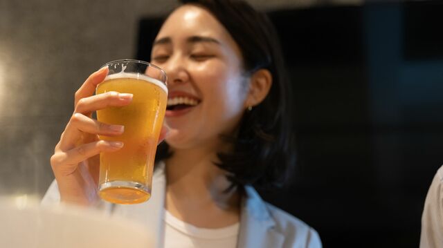 ママ困惑 スナックで 暴走 してしまう女たち スナックが呼んでいる 東洋経済オンライン 社会をよくする経済ニュース