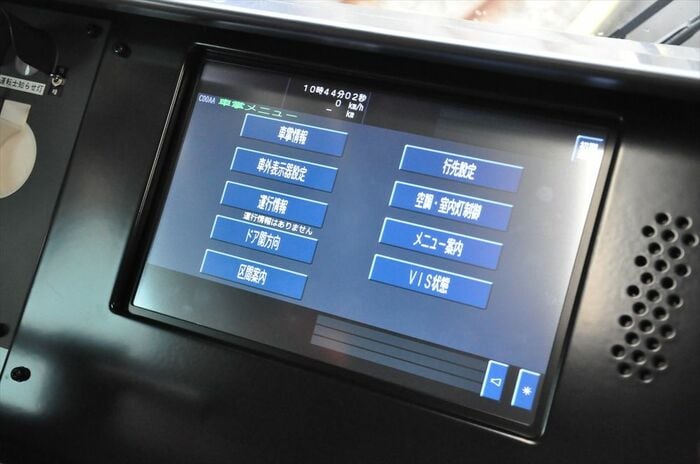 運転台のモニターはタッチパネルで各種設定ができる