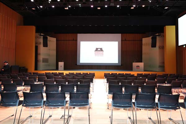 ホールはビジネスやエンタメ用途に使える