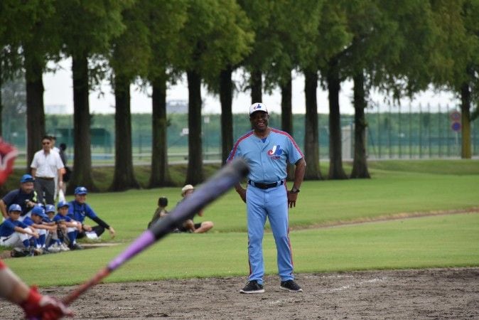 笑顔を見せるクロマティ監督