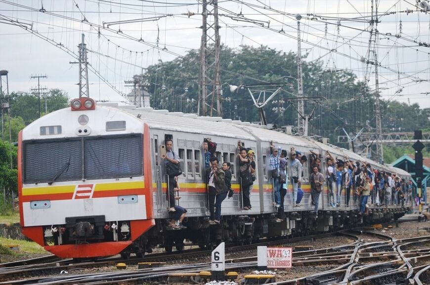 1997年から1998年にかけて日本のODAにてINKAでノックダウン生産されたVVVFインバーター制御電車。日立がステンレス溶接を技術支援、電装品を導入した（筆者撮影）